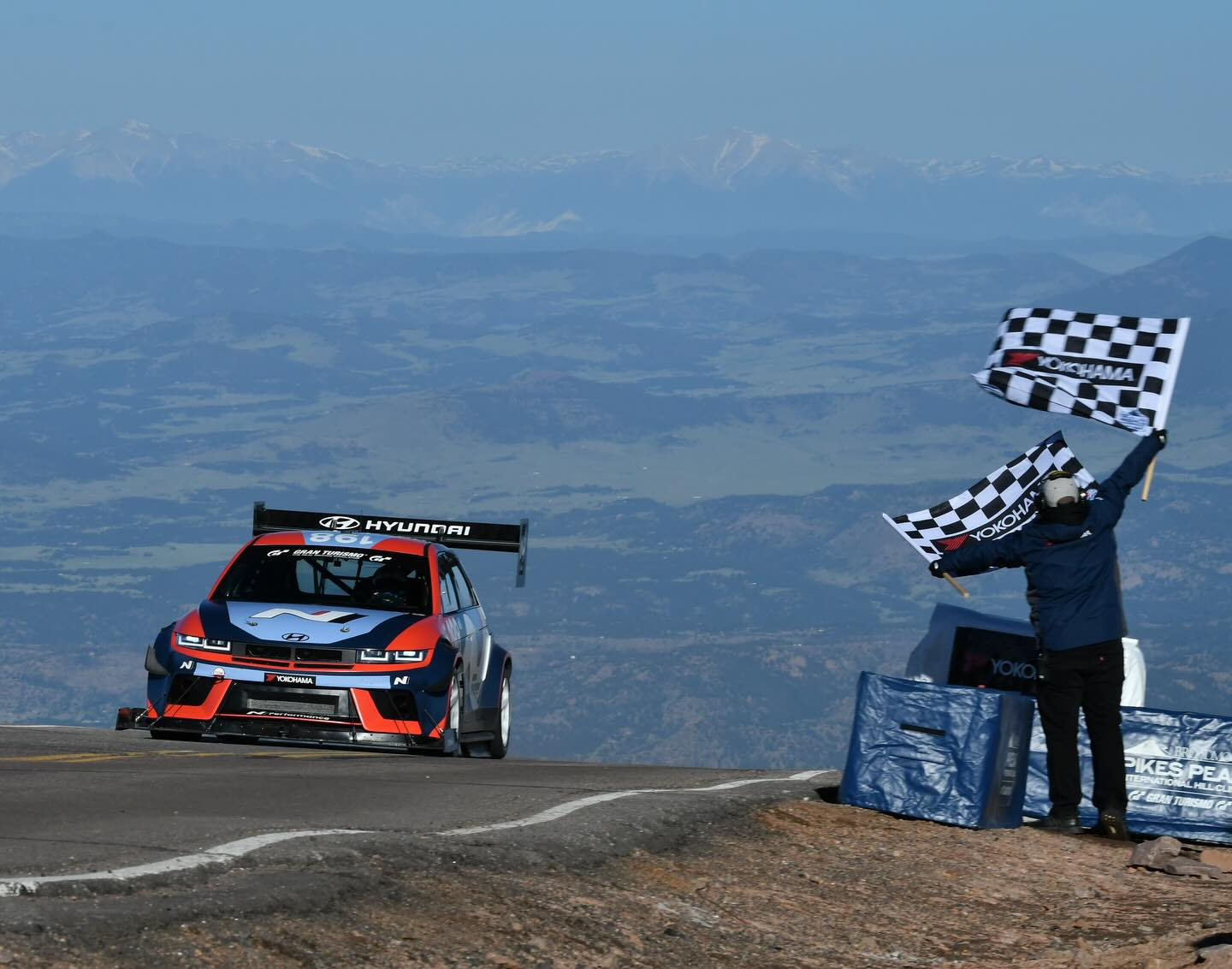 Dani Sordo triunfa con Hyundai América en la mítica Subida a Pikes Peak en la categoría Exhibition